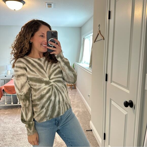 Tuckernuck Design History Green Neutral Tie Dye Sweater Large - Picture 2 of 10